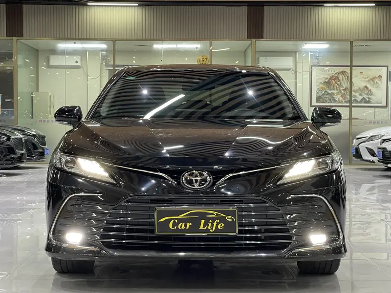 Toyota Camry — фото 2