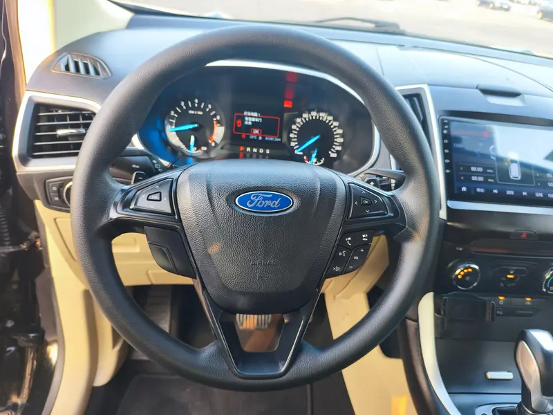 Ford Edge — фото 11