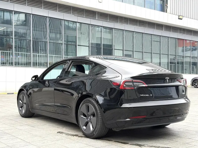 Tesla Model 3 — фото 4