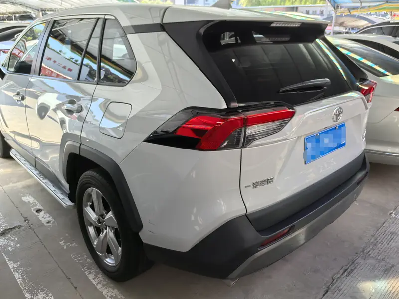 Toyota RAV4 — фото 4