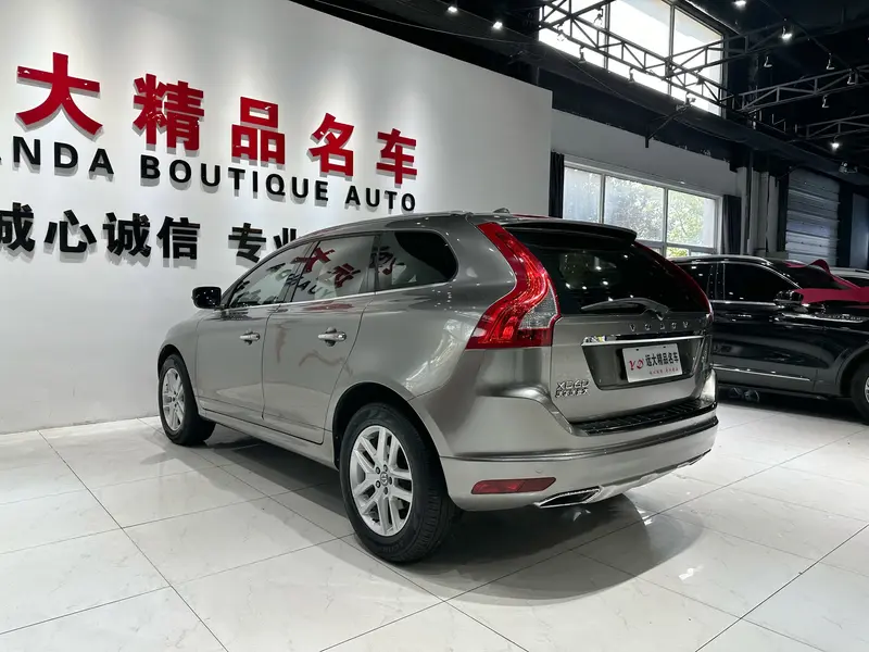 Volvo XC60 T5 — фото 4