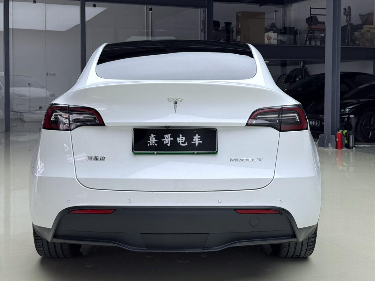 Tesla Model Y: фотография 5 из 23
