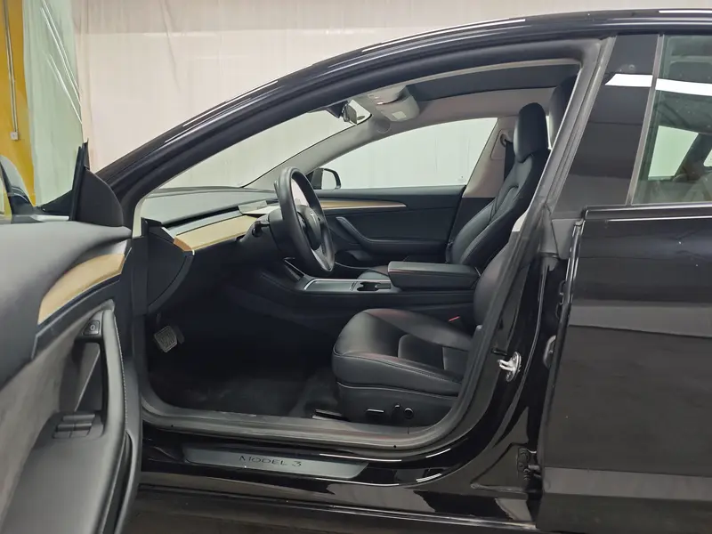 Tesla Model 3 — фото 17