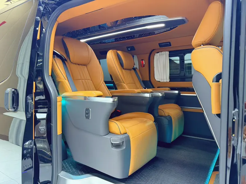 Toyota Hiace — фото 10