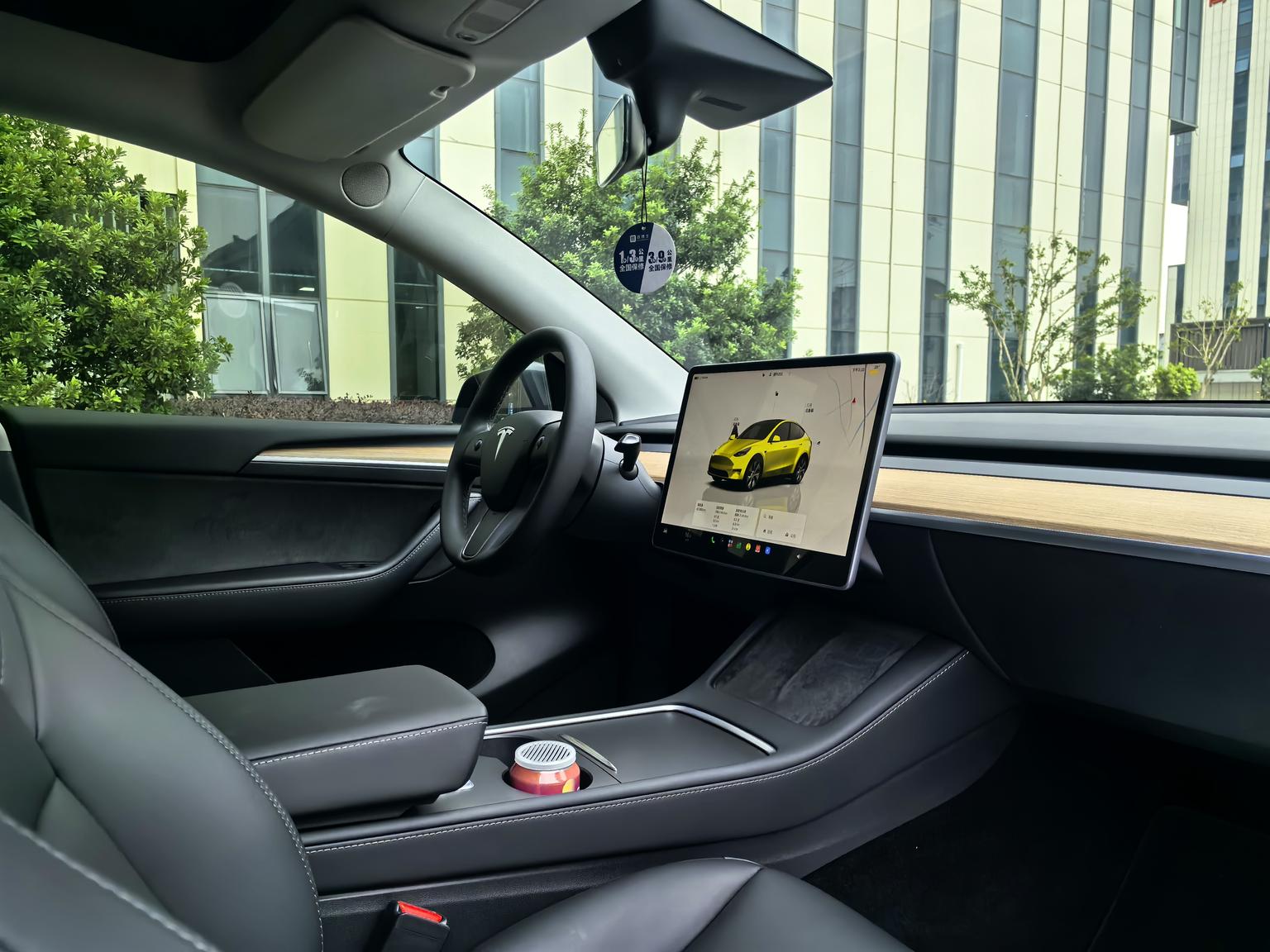 Tesla Model Y: фотография 11 из 18