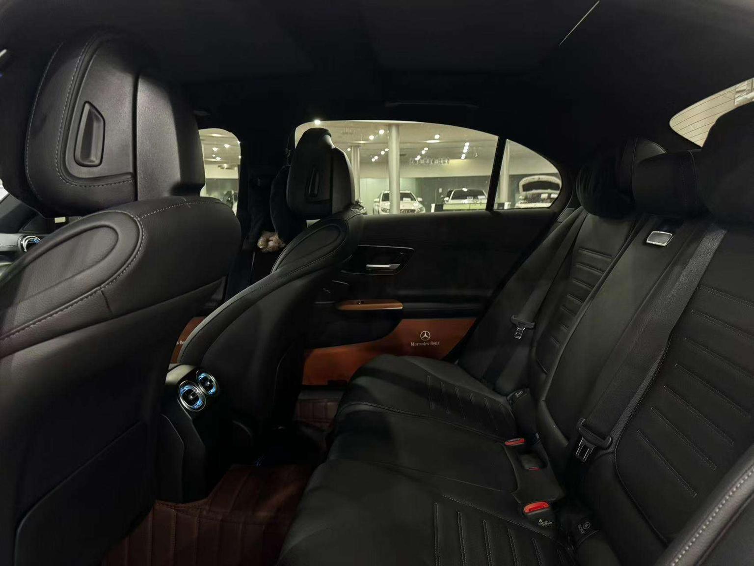 Mercedes-Benz C-Class: фотография 14 из 22