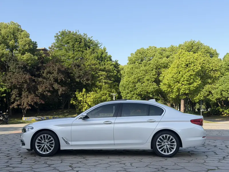 BMW 5 Series — фото 4