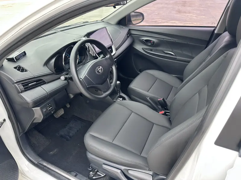 Toyota Yaris L — фото 11