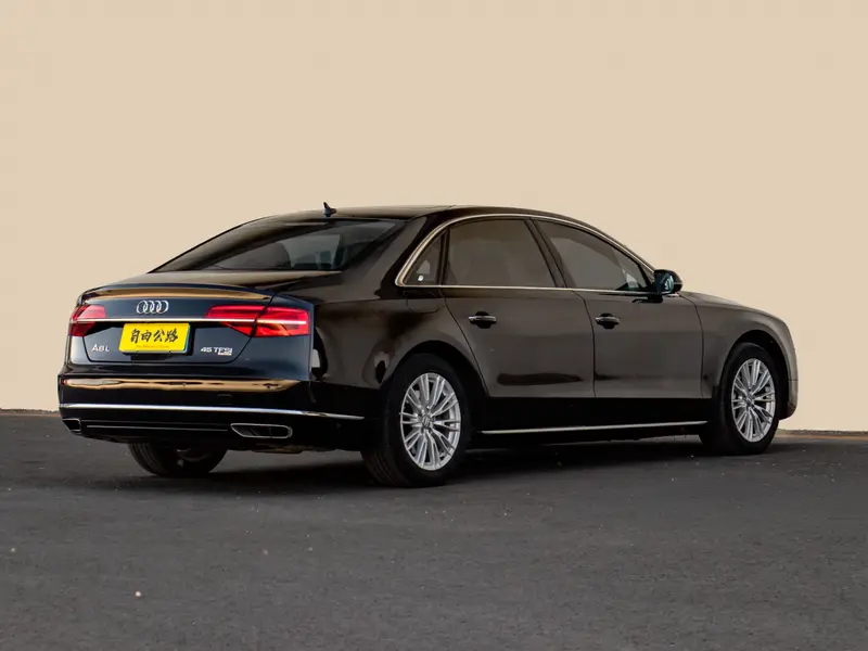 Audi A8 — фото 6