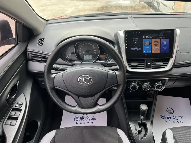 Toyota Yaris L — фото 9