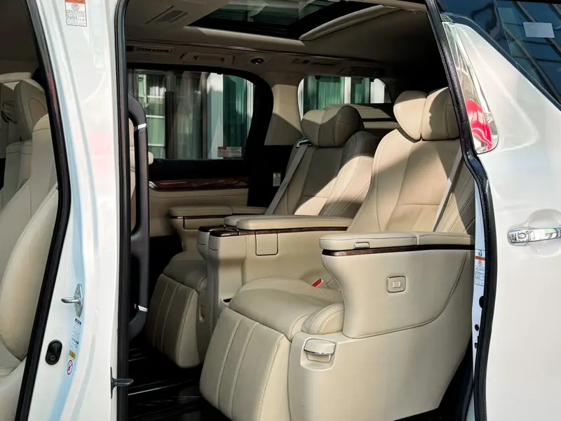 Toyota Alphard — фото 9