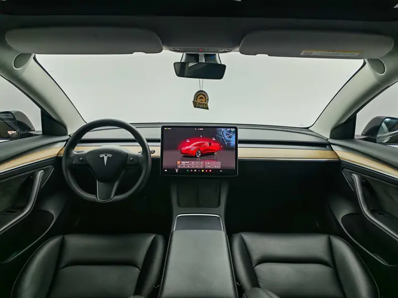 Tesla Model 3 — фото 14