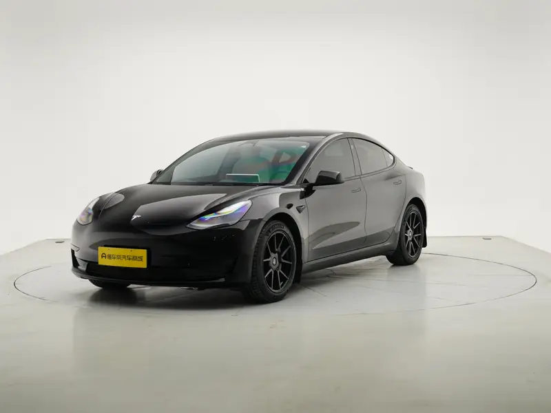Tesla Model 3 — фото 1