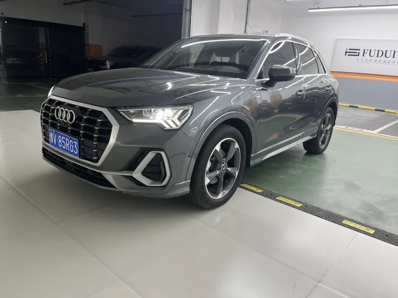 Audi Q3 — фото 1