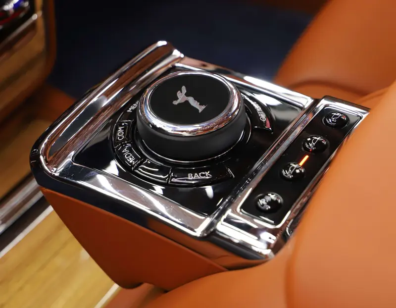 Rolls-Royce Phantom — фото 10