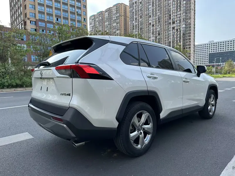 Toyota RAV4 — фото 7