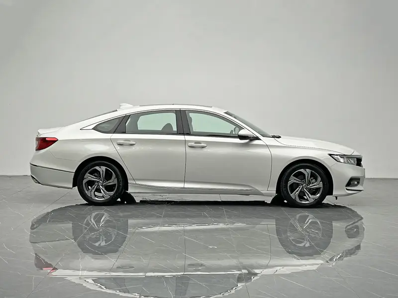 Honda Accord — фото 8