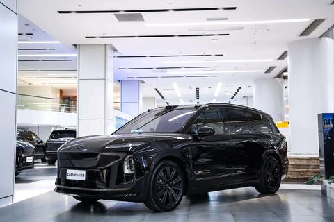 Nio ES8