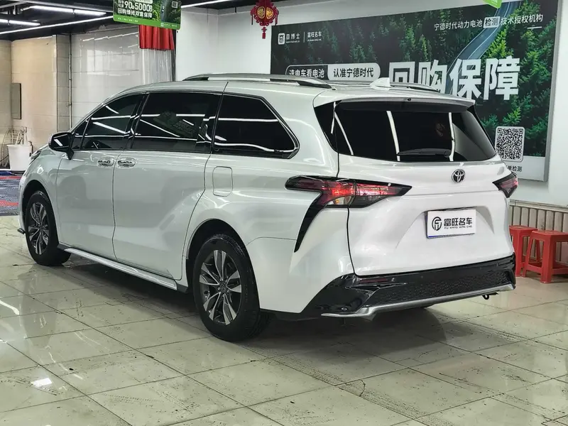 Toyota Granvia — фото 4