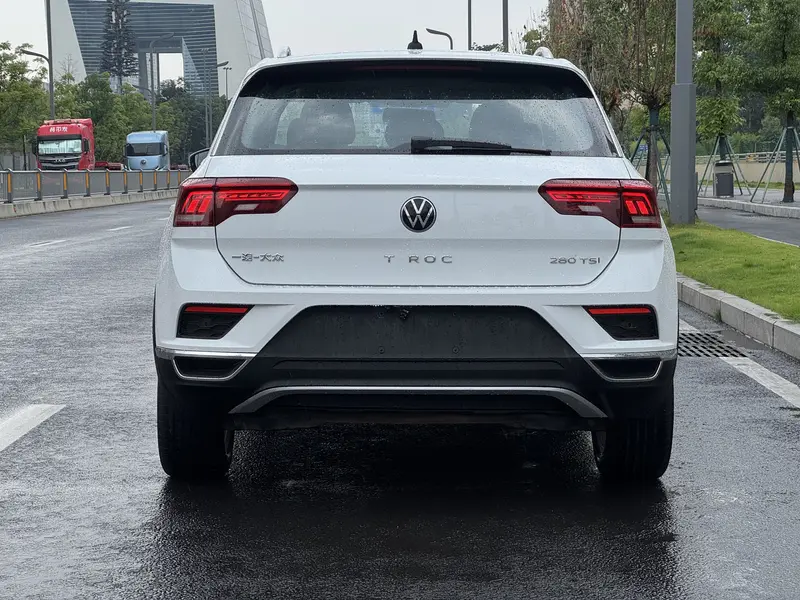 Volkswagen T-Roc — фото 6