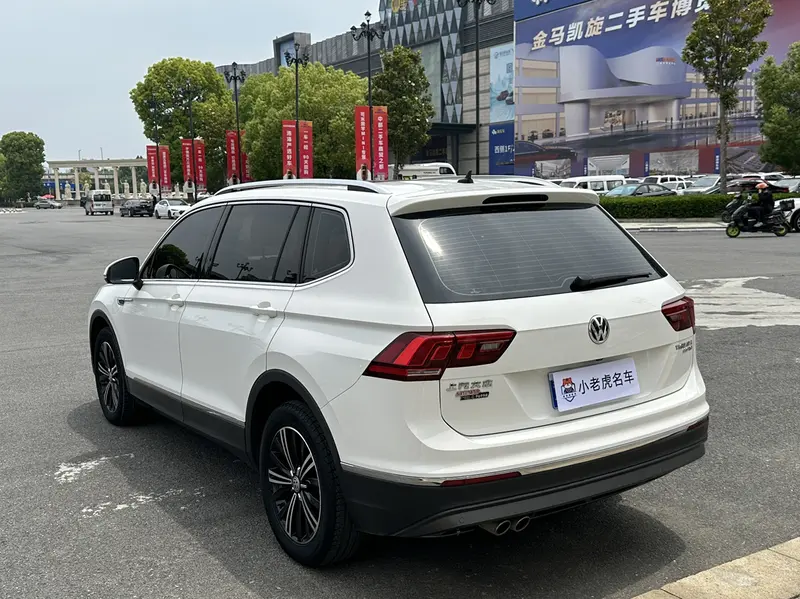 Volkswagen Tiguan L — фото 4