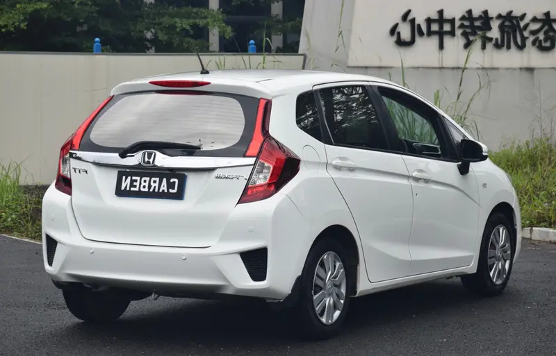 Honda Fit — фото 5