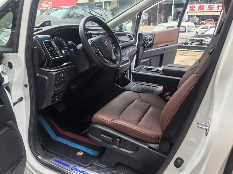 Honda Elysion 2.0 L ·Ultimate — фото 11