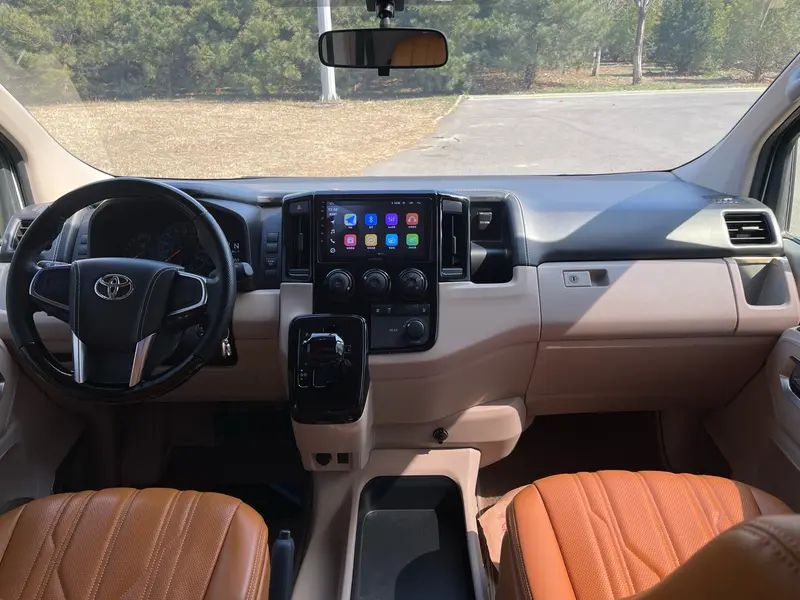 Toyota Hiace — фото 8