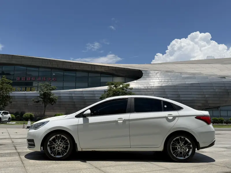Chery Arrizo 5 1.5 L CVT — фото 4