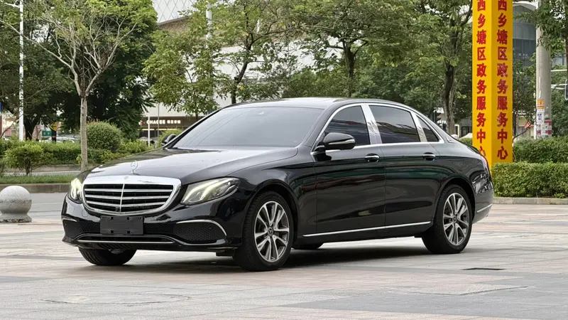 Mercedes-Benz E-Class — фото 1