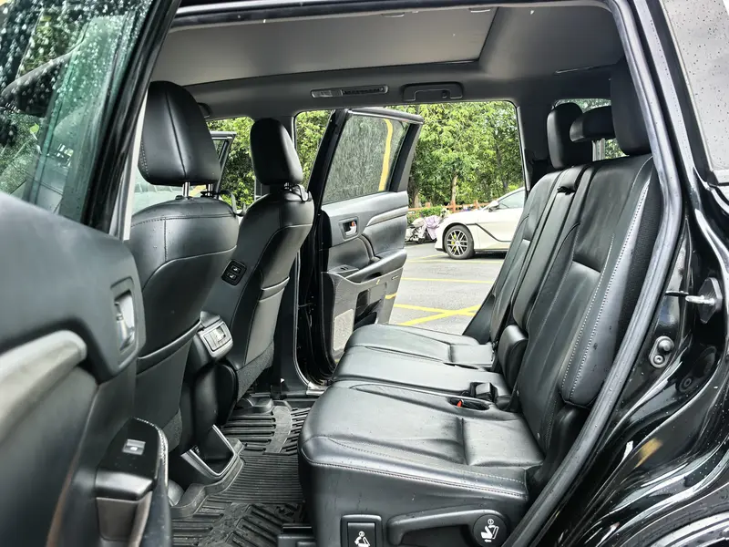 Toyota Highlander — фото 12