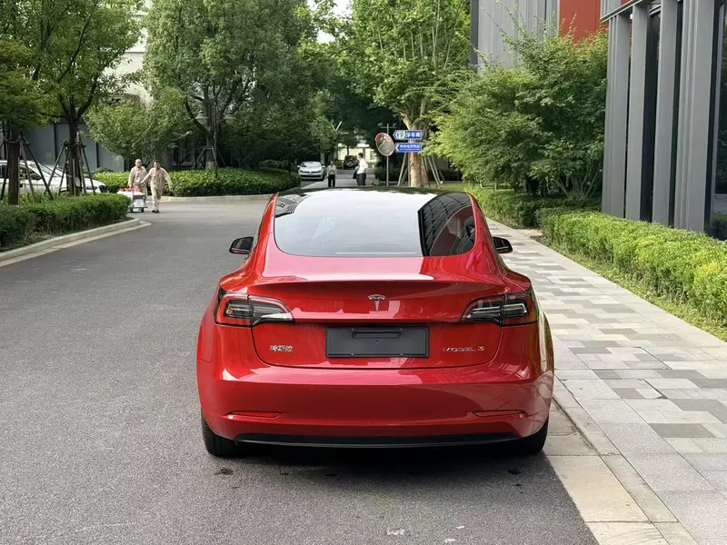 Tesla Model 3 — фото 5