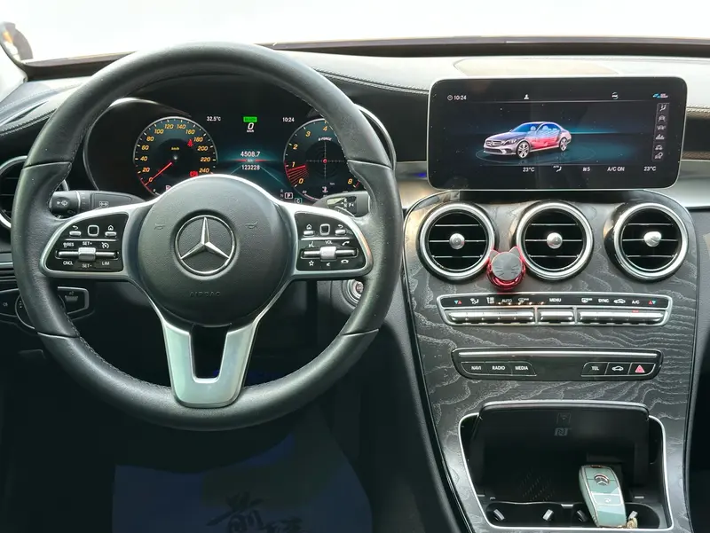 Mercedes-Benz C-Class C 260 L Sport — фото 10