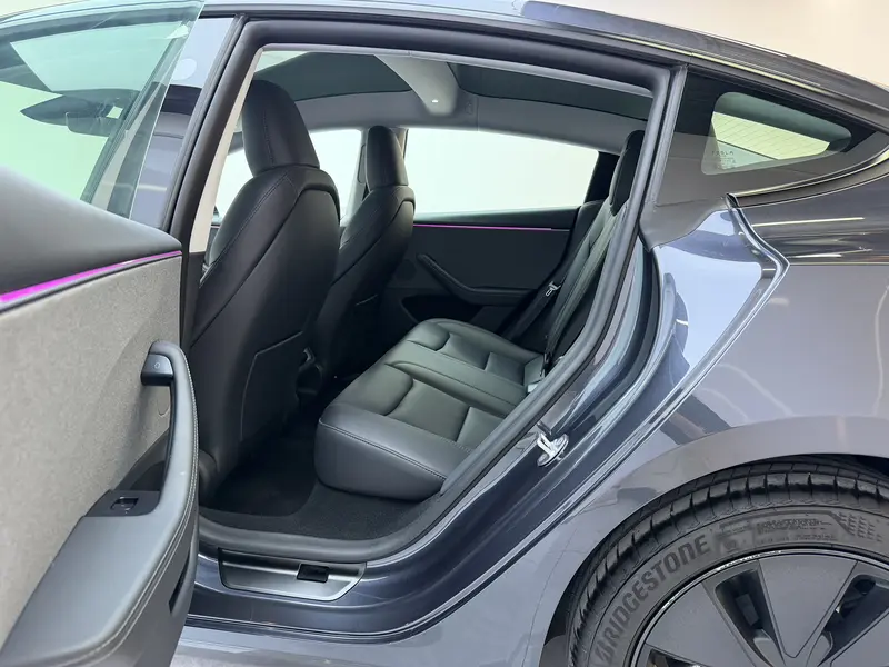 Tesla Model 3 — фото 18
