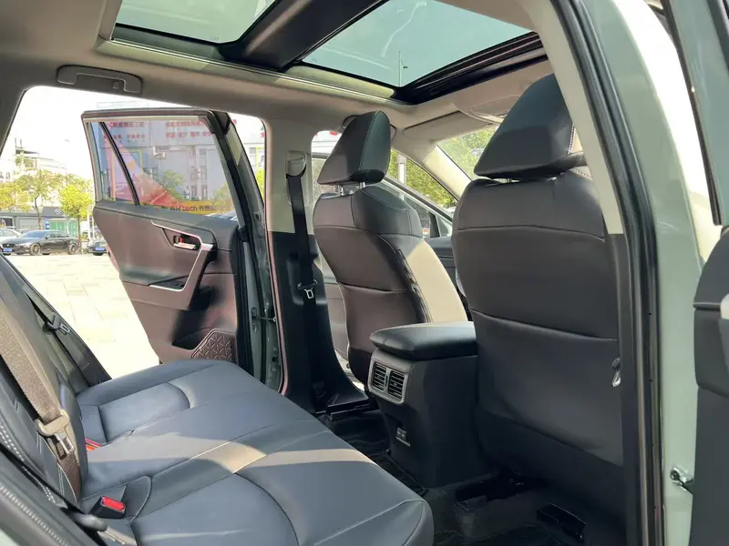 Toyota RAV4 — фото 13
