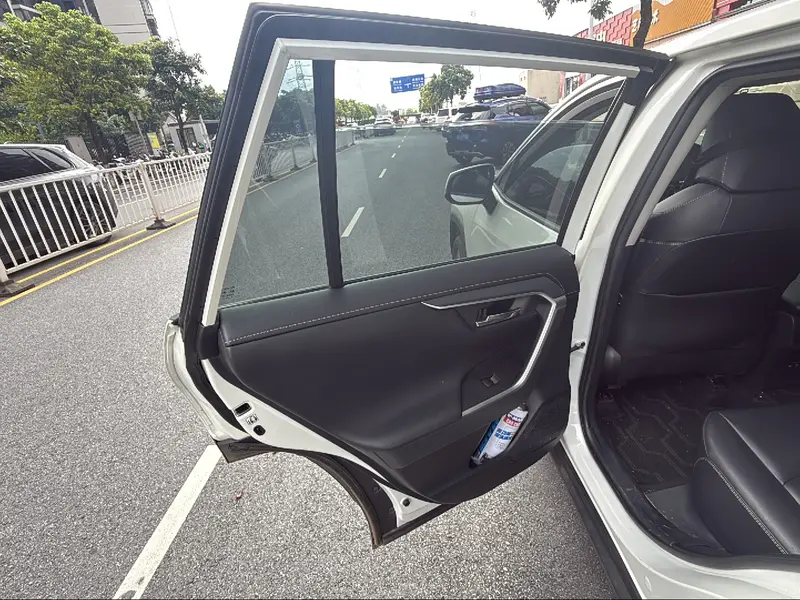 Toyota RAV4 — фото 17