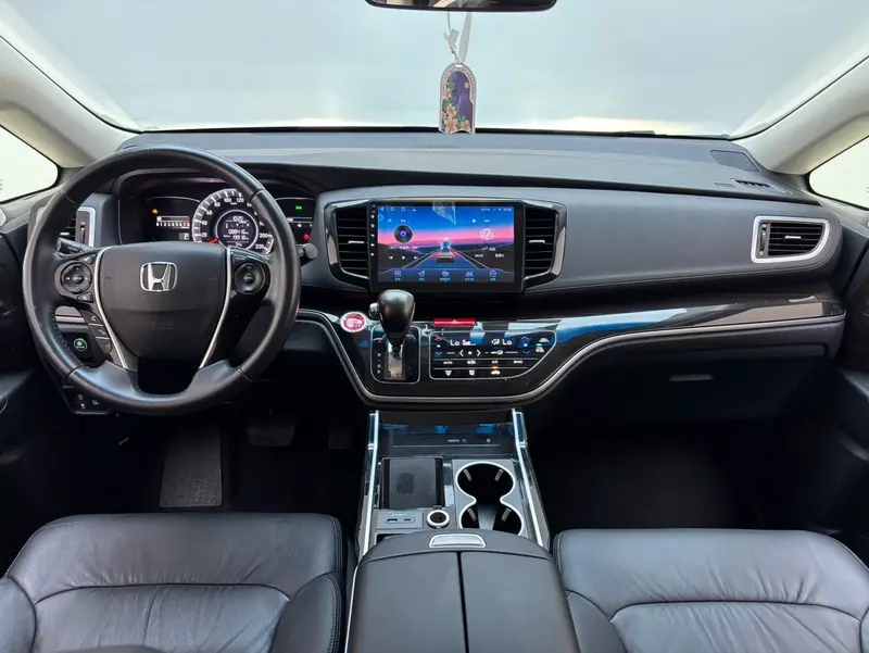 Honda Odyssey — фото 12