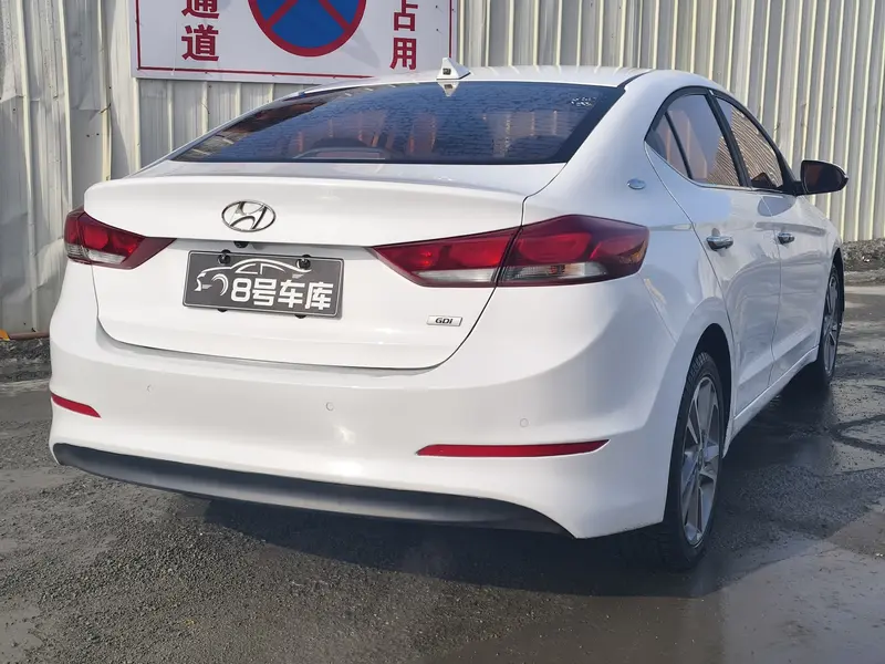 Hyundai Elantra — фото 6