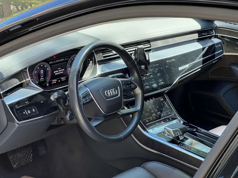 Audi A8 — фото 9