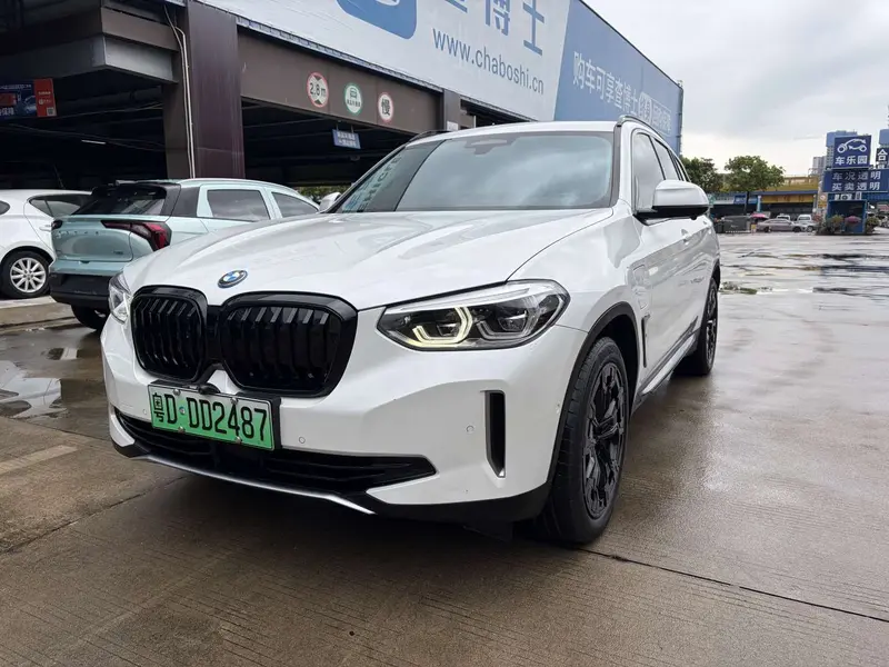 BMW i X 3