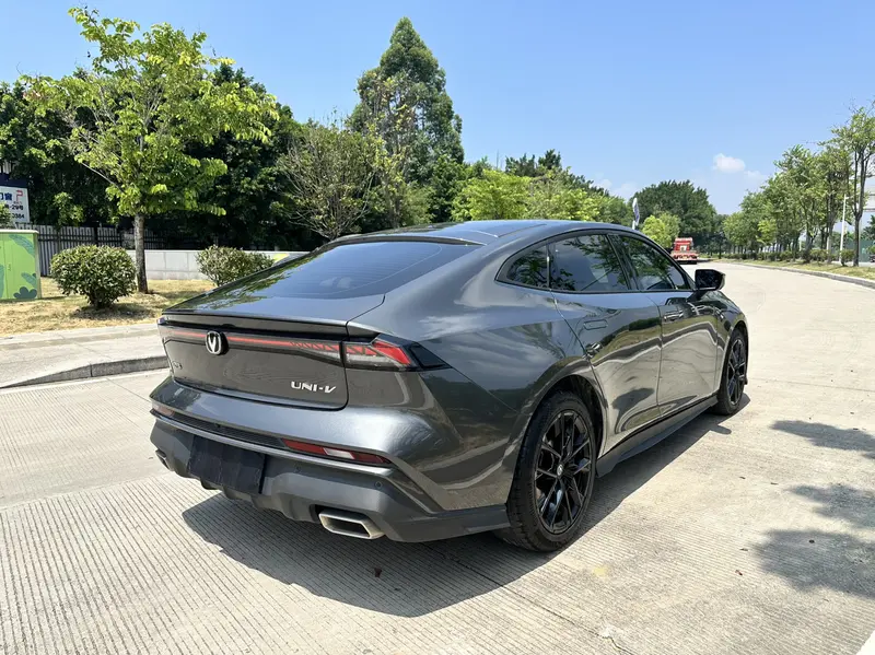 Changan UNI-V 1.5 T Premium — фото 7