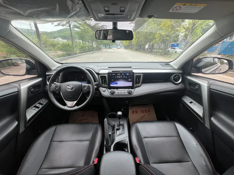 Toyota RAV4 — фото 7