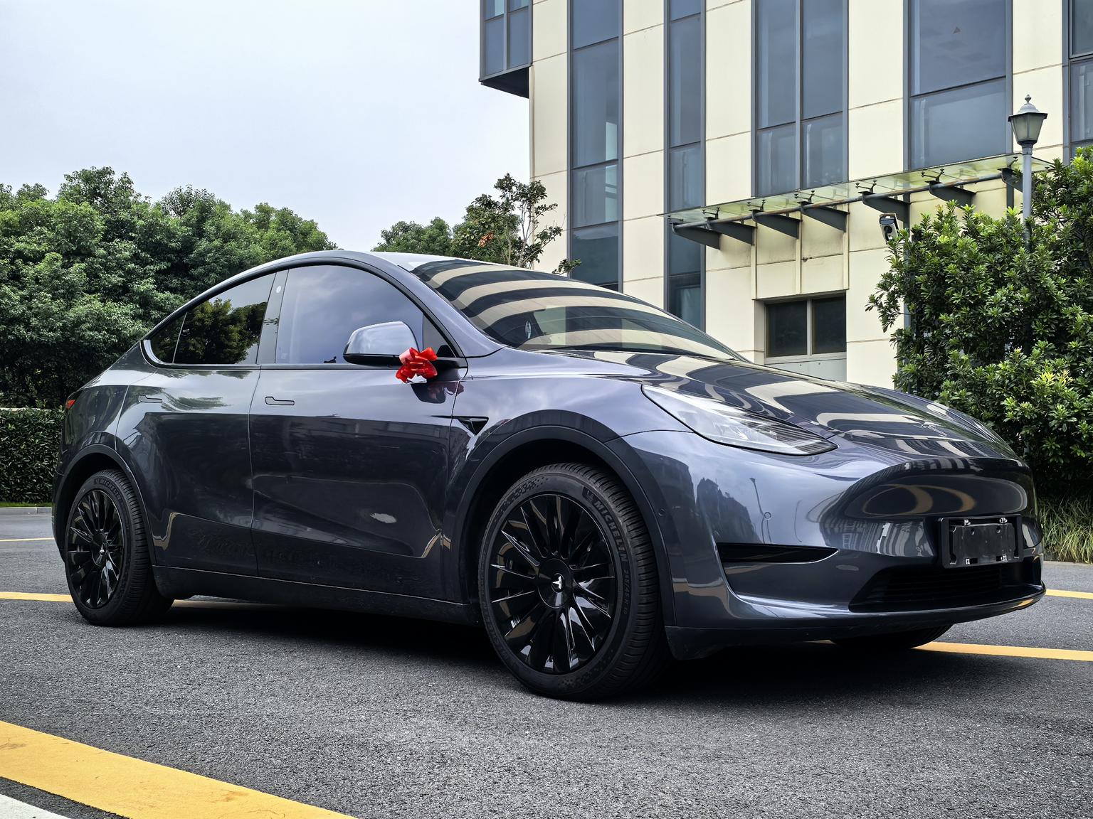 Tesla Model Y: фотография 3 из 18