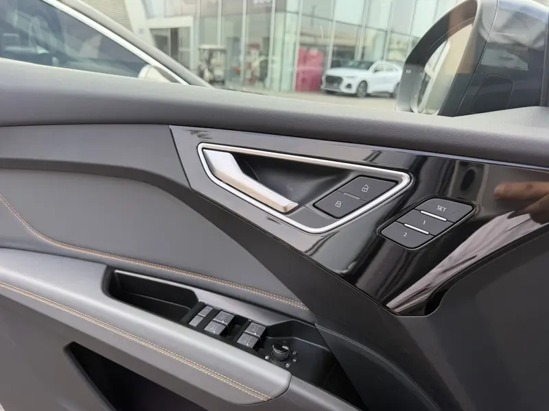 Audi Q4 e-tron 40 e-tron — фото 14