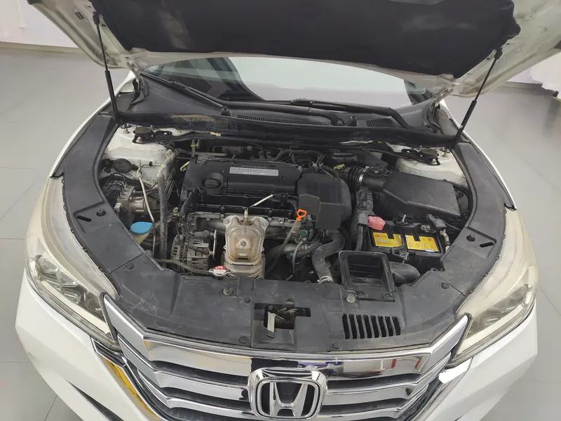 Honda Accord — фото 12