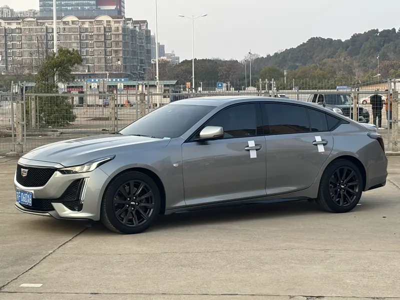 Cadillac CT5 — фото 1