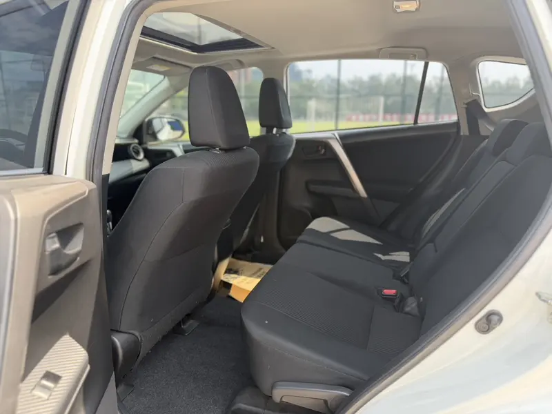 Toyota RAV4 — фото 11