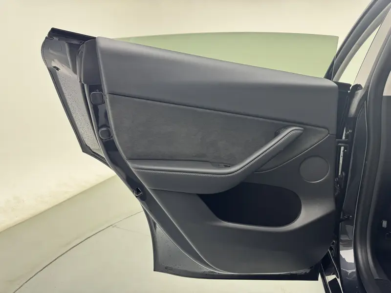 Tesla Model Y — фото 20