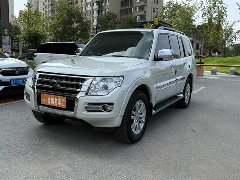 Mitsubishi Pajero (Import)