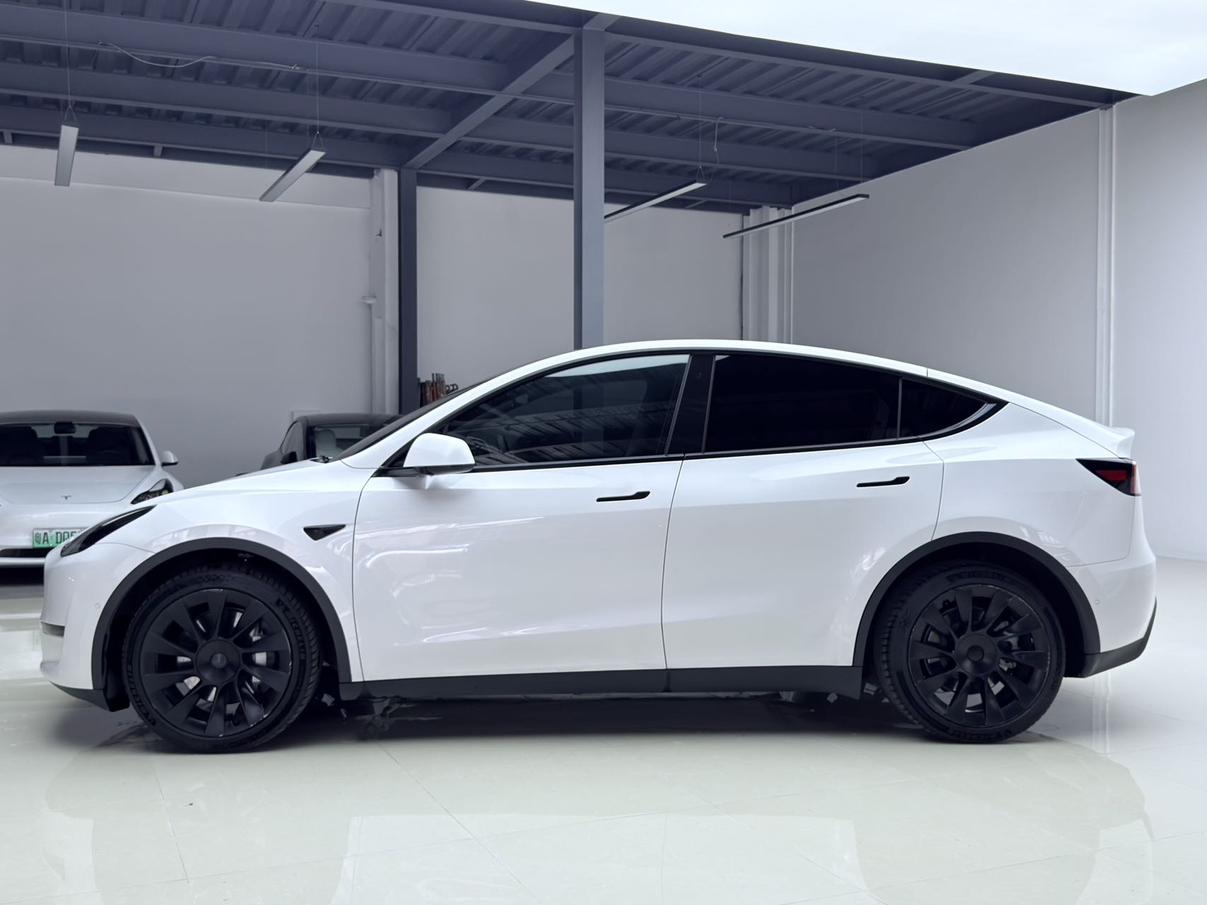 Tesla Model Y: фотография 3 из 23